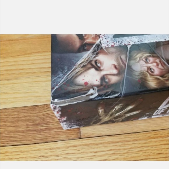 Dead of winter a crossroads board game - Picture 5 of 8